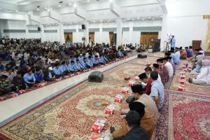 Ribuan warga Ikut Buka bersama dengan Bupati dan Wakil Bupati di Gedung Nasional Batusangkar