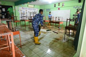 Pasca Bencana Banjir, Koops Udara I Giatkan Bersih-Bersih di Lokasi Terdampak Banjir