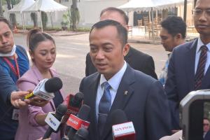 Mengejutkan! Begini Respon Istana Terkait Rapat Pembahasan Revisi UU TNI Digeruduk Masyarakat Sipil