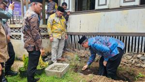 Wakil Bupati Tanah Datar Letakkan Batu Pertama Bedah Rumah Bantuan Perantau Padang Magek