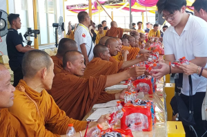 Sambut Waisak 2025, 38 Bhikkhu Thudong dari Thailand Disambut Doa Bersama di Si Mian Fo Riverwalk PIK