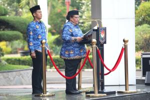 Kemendagri Gelar Upacara Hardiknas, Dukung Pendidikan Bermutu untuk Semua