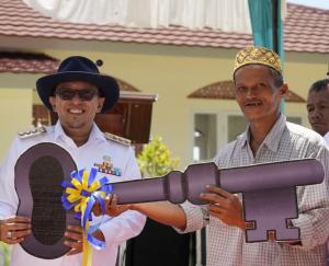 Bupati Tanah Datar Serahkan Kunci Hunian Huntara Korban Bencana Banjir Bandang di Ladang Laweh Nagari Rambatan