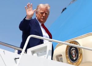 Trump Disebut Bakal Gunakan ‘Istana Terbang’ dari Qatar sebagai Air Force One, Picu Polemik di AS
