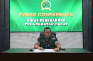 TNI AD Bantu Proses Pemakaman Korban Ledakan Amunisi di Garut
