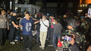 Berasal dari Oknum Ormas, Polisi Bekuk 22 Preman dalam "Operasi Berantas Jaya 2025" di Jakarta Barat 