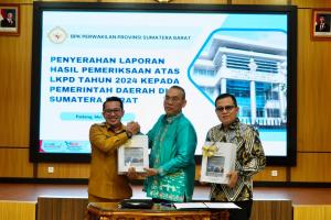 Bupati Tanah Datar Terima WTP Laporan Keuangan Pemerintah Daerah Kabupaten Tanah Datar Tahun 2024