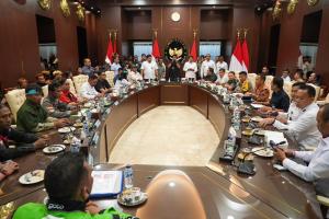 Fasilitasi Pertemuan dengan Mitra Ojek Daring, Kemenko Polkam Dorong Penyelesaian Tuntutan Ojek