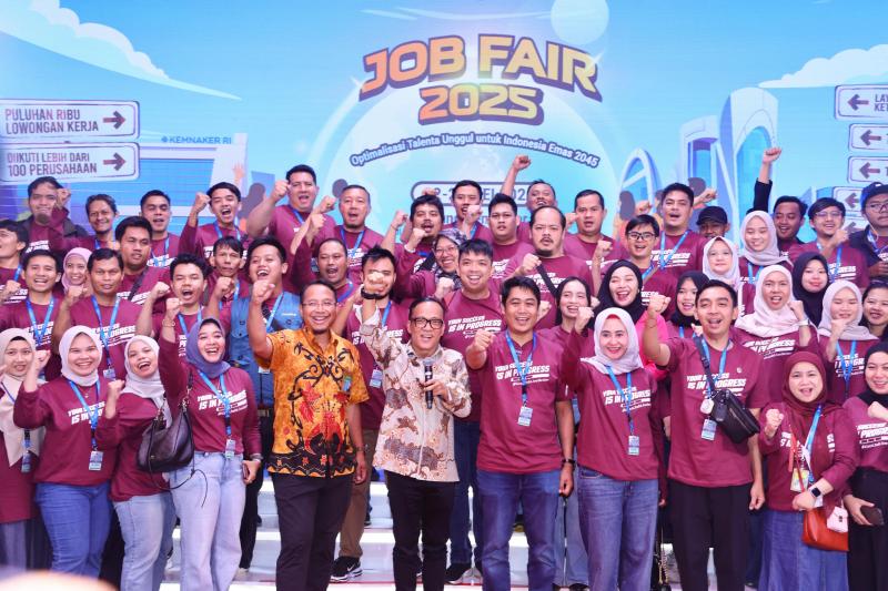 Tutup Job Fair 2025, Wamenaker Apresiasi Perusahaan yang Membuka 52 Ribu Lowongan Kerja
