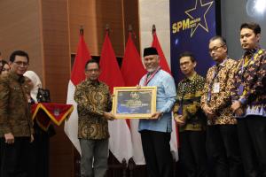 Menteri Tito Beri Penghargaan "Kinerja Penerapan SPM Terbaik" kepada Sejumlah Pemda