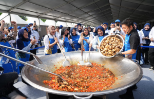 PNM Gelar Aksi Sosial "PNM Berbagi Rasa" Syukuran HUT ke-26 Bersama Bobon Santoso di Hari Lahir Pancasila