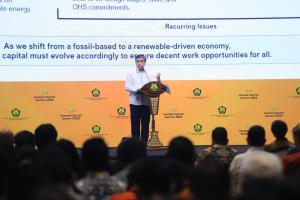 Hadiri Human Capital Summit 2025, Menaker Dorong Penguatan Kompetensi Tenaga Kerja Jelang Transisi Energi