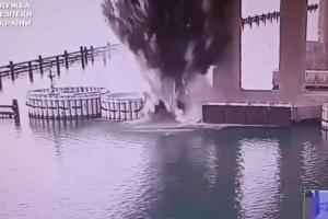 Ukraina Ledakkan Jembatan Crimea dari Bawah Laut, Balasan Spektakuler Usai Hancurkan 41 Jet Tempur Rusia