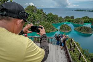 Raja Ampat Aman Dikunjungi, Pemerintah Tegaskan Komitmen Jaga Keamanan dan Kenyamanan Wisatawan