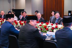 Menko Airlangga Dampingi Presiden Prabowo Hadiri Leaders’ Retreat di Singapura
