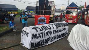 Tolak Kebijakan Zero ODOL, Ribuan Sopir Truk di Jatim dan Jateng Gelar Demontrasi