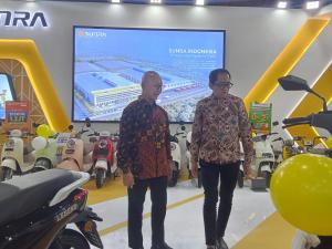 Didampingi Ismeth Wibowo, Wakil Menperin Faisol Riza Tinjau Stan PT SUNRA di PRJ 2025