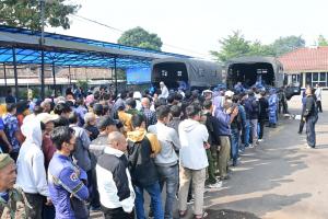 Lanud Husein Sastranegara Distribusikan Ratusan Paket Sembako