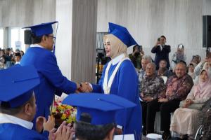 Prof. Dr. Iin Mayasari Dikukuhkan sebagai Guru Besar Paramadina: Simbol Ketekunan, Transformasi, dan Harapan Akademik
