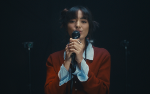 Bukan Mawar Biasa, Dandan ala Y2K dengan Lagu Upbeat, Mawar de Jongh Tampil Centil di MV