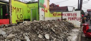 Terduga Penipu Jual Beli Kontrakan di Bekasi Kabur, Dua Unit Dihancurkan Diduga untuk Hilangkan Barang Bukti