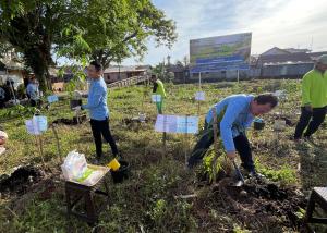 PNM, Jasa Raharja, dan DLH Banjarmasin Tanam 100 Pohon untuk Peringati Hari Lingkungan Hidup Sedunia 2025