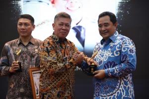 Terima Penghargaan dari Forum Pimred Multimedia Indonesia, Dirjen Polpum Kemendagri: Semoga FPRMI Terus Jadi Garda Terdepan