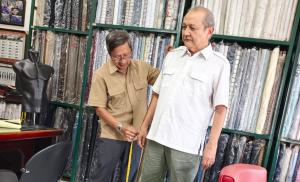 Seragam Baru, Pemred indonews.id Fitting di Neciss Tailor