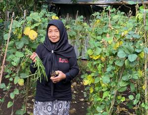 Ketua Kelompok Mekaar Jadi Penggerak Pemberdayaan di Kampung Madani PNM