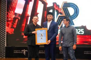 Kementerian Agama RI Terima Penghargaan dari The Iconomics Media, Gugun Gumilar: Pengabdian untuk Merah Putih