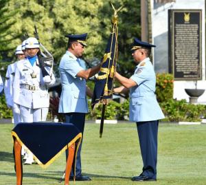 Kasau Serahkan Jabatan Danseskoau kepada Marsda TNI Dr. Jorry S. Koloay