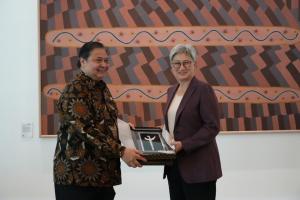 Perkuat Diplomasi Ekonomi, Menko Airlangga Bahas Aksesi OECD dan Kerja Sama Bilateral dengan Menlu Australia