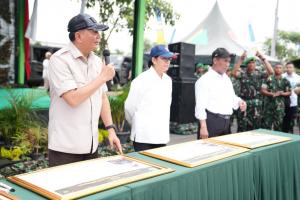 Menhan Bersama Tiga Menteri Tinjau Batalyon Infanteri Teritorial Pembangunan