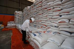 Pj Gubernur Papua Agus Fatoni Tinjau Gudang Bulog, Pastikan Stok Beras Aman hingga Empat Bulan Kedepan