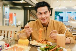 Mahendra Adhar, Aktor Muda Layar Kaca Hobi Berburu Kuliner Aceh: Timphan & Mie Goreng Favorit Saya Sejak Kecil!