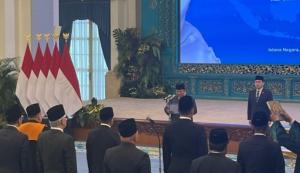 Presiden Prabowo Lantik 8 Duta Besar Luar Biasa dan Berkuasa Penuh RI di Istana Negara