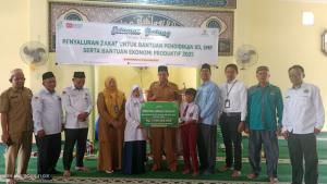 Baznas Tanah Datar Salurkan Bantuan Pendidikan dan Usaha Ekonomi Produktif