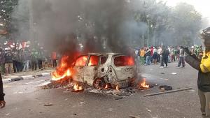 Benteng Kwitang yang Dikepung Massa: 24 Jam Penuh Asap, Teriakan, dan Luka Kepercayaan