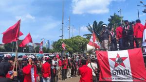 Gelombang Unjuk Rasa di DPR Berlanjut, Giliran GMNI Ambil Alih Panggung Aksi
