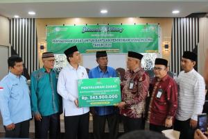 701 Siswa Madrasah Terima Bantuan Baznas Tanah Datar