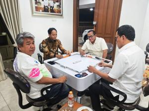 Menhut Raja Juli Antoni Minta Maaf soal Foto Viral Main Domino dengan Eks Tersangka Pembalakan Liar