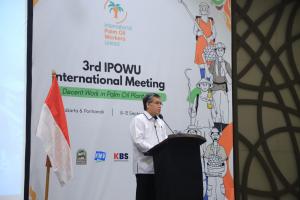 Menaker: Penting untuk Menjaga Keseimbangan Antara Keberlanjutan Industri Kelapa Sawit dan Kesejahteraan Pekerja