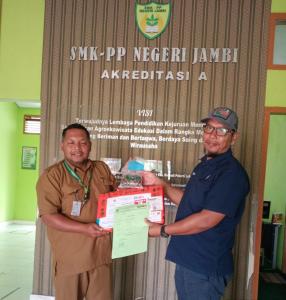 Siapkan SDM Unggul Perkebunan, PTPN IV Regional IV Salurkan Bibit Sawit untuk SMK