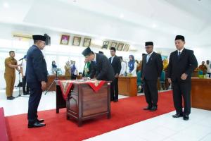 Baznas Tanah Datar Dilantik, Bupati Eka Putra Tekankan Kompak dan Satu Visi Misi
