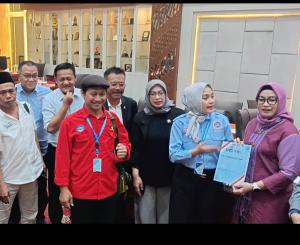 Raslinna Rasyidin Bersama Jumhur Hidayat Resmi Sampaikan Revisi UU Ketenagakerjaan ke DPR