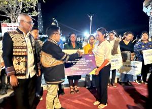  Menko PMK Muhaimin Iskandar Apresiasi Pelaku Ekraf dan GIGs di Kupang, Serahkan Bantuan Modal Usaha PNM Mekaar