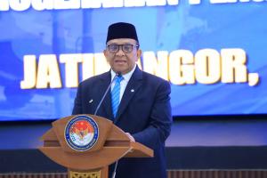 Terima Anugerah dari IPDN, Wamenaker Afriansyah Tekankan Pentingnya Kepemimpinan Visioner