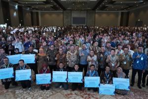 Airlangga Hartarto Saksikan Akad Massal KUR 800 Ribu Debitur dan Luncurkan Kredit Program Perumahan