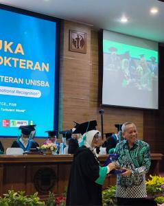 Riset pada Orasi Ilmiah Prosesi Milad XXI FK Unisba