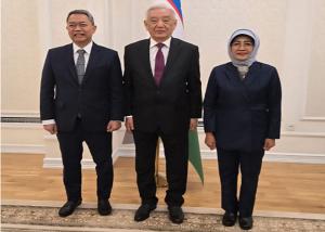 Peringatan Hari Pahlawan: Mahkamah Konstitusi RI Berjaya di Uzbekistan